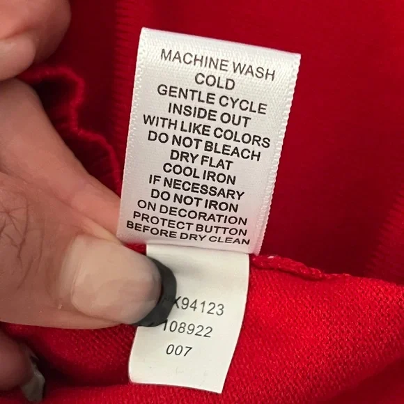 Cable & Gauge Red Bow-Button Cardigan - Picture 9 of 9